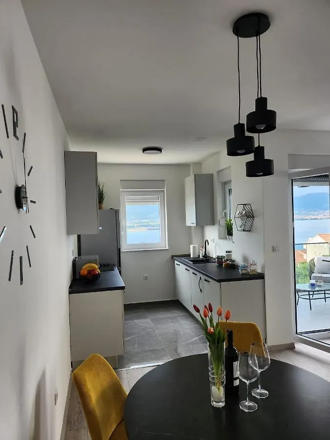 Feel Good View Apartment Trogir 0*,